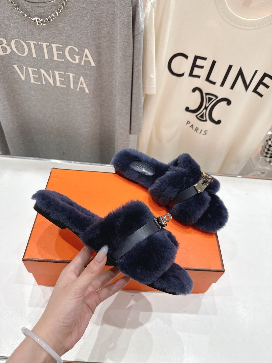 顶级出厂 Hermes*|爱马仕F021 2025ssH家新款平底毛毛拖鞋‼️羊羔毛特别柔软~上脚十分显