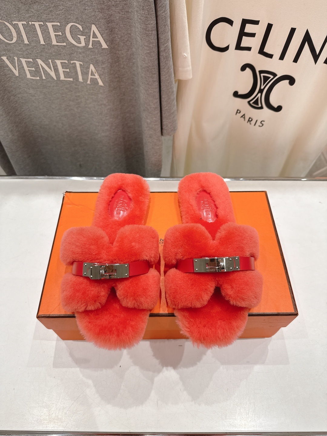 顶级出厂 Hermes*|爱马仕F021 2025ssH家新款平底毛毛拖鞋‼️羊羔毛特别柔软~上脚十分显
