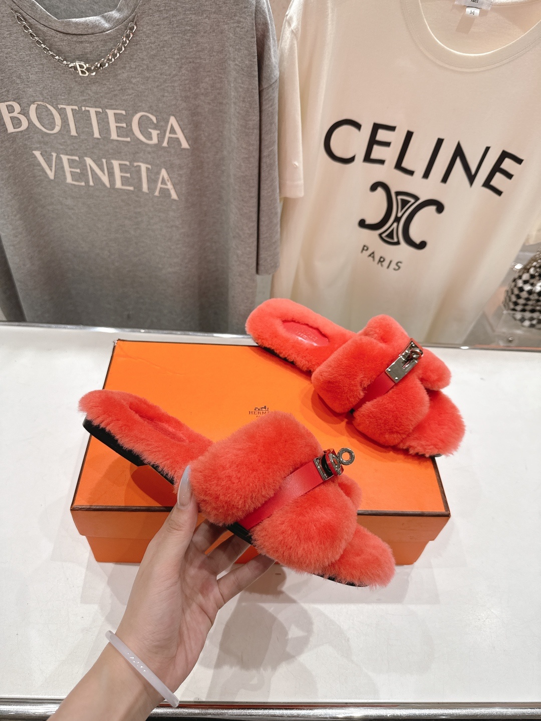 顶级出厂 Hermes*|爱马仕F021 2025ssH家新款平底毛毛拖鞋‼️羊羔毛特别柔软~上脚十分显