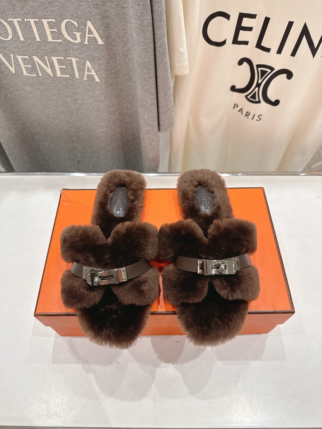 顶级出厂 Hermes*|爱马仕F021 2025ssH家新款平底毛毛拖鞋‼️羊羔毛特别柔软~上脚十分显