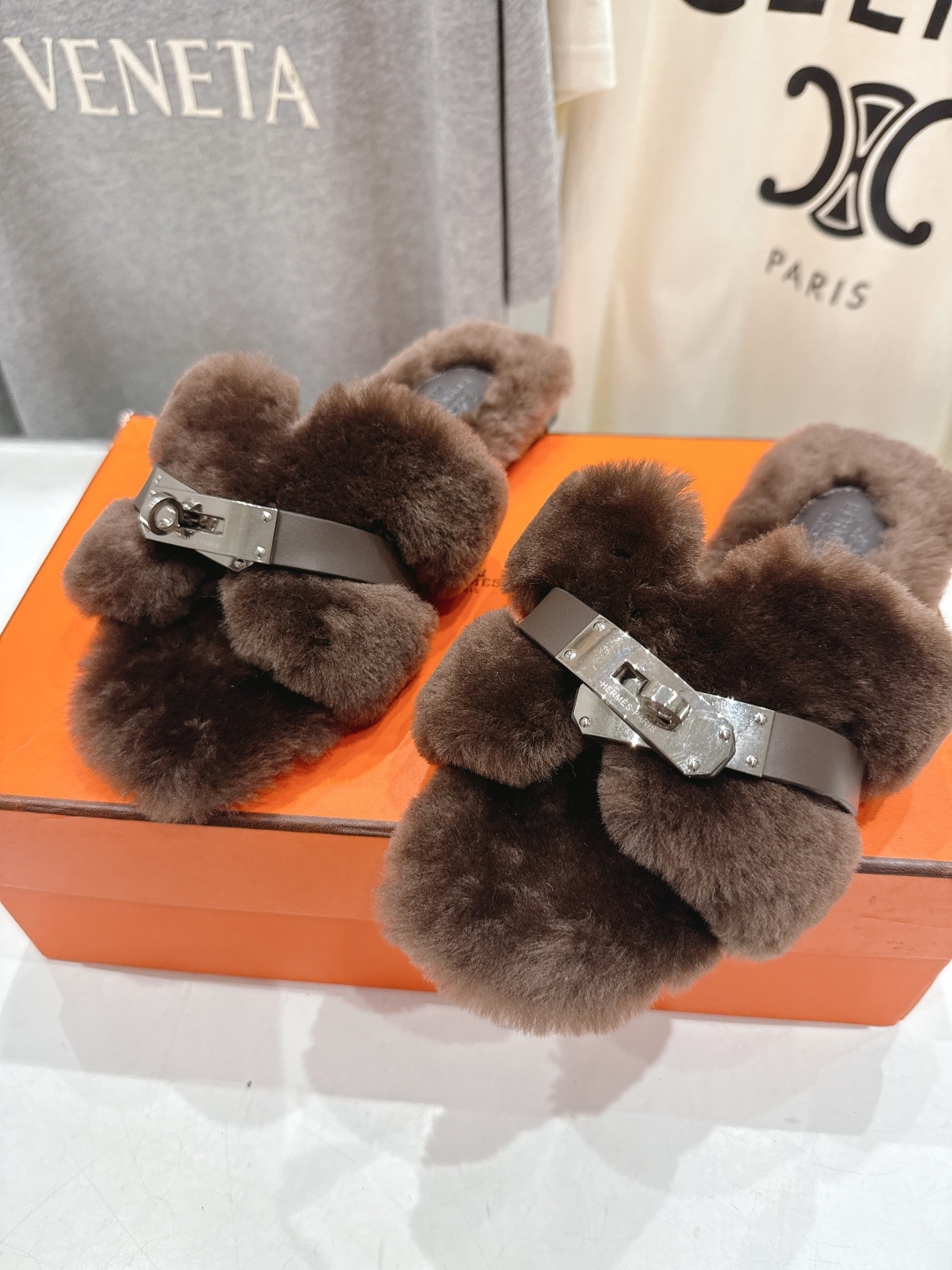 顶级出厂 Hermes*|爱马仕F021 2025ssH家新款平底毛毛拖鞋‼️羊羔毛特别柔软~上脚十分显