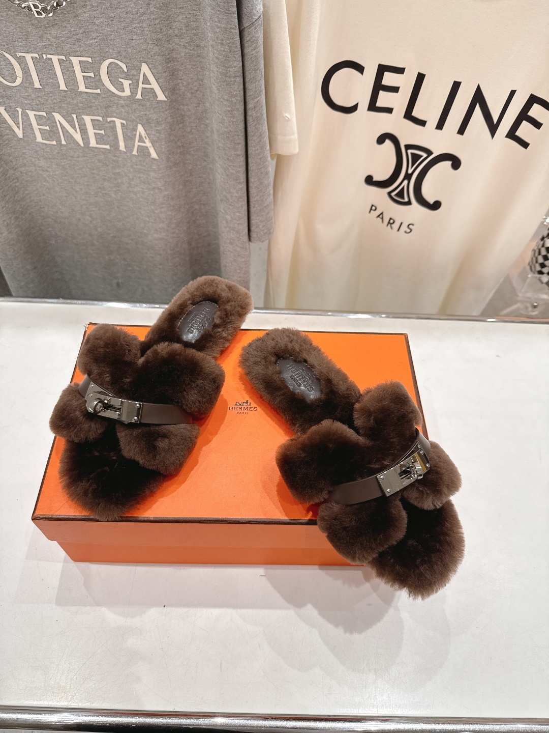 顶级出厂 Hermes*|爱马仕F021 2025ssH家新款平底毛毛拖鞋‼️羊羔毛特别柔软~上脚十分显