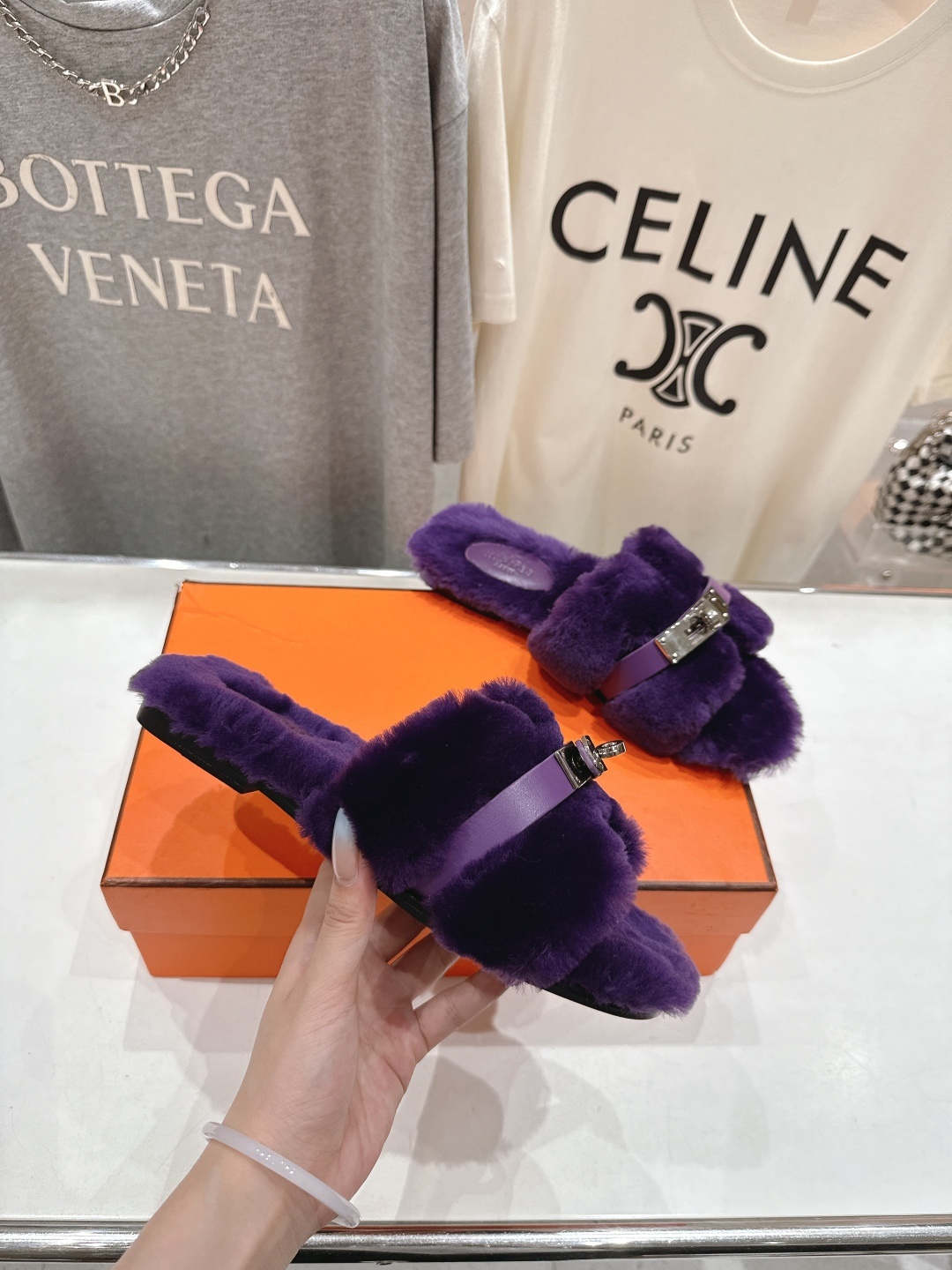 顶级出厂 Hermes*|爱马仕F021 2025ssH家新款平底毛毛拖鞋‼️羊羔毛特别柔软~上脚十分显
