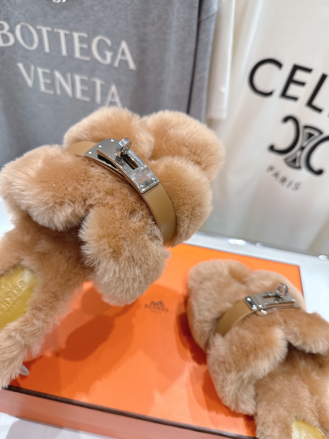 顶级出厂 Hermes*|爱马仕F021 2025ssH家新款平底毛毛拖鞋‼️羊羔毛特别柔软~上脚十分显