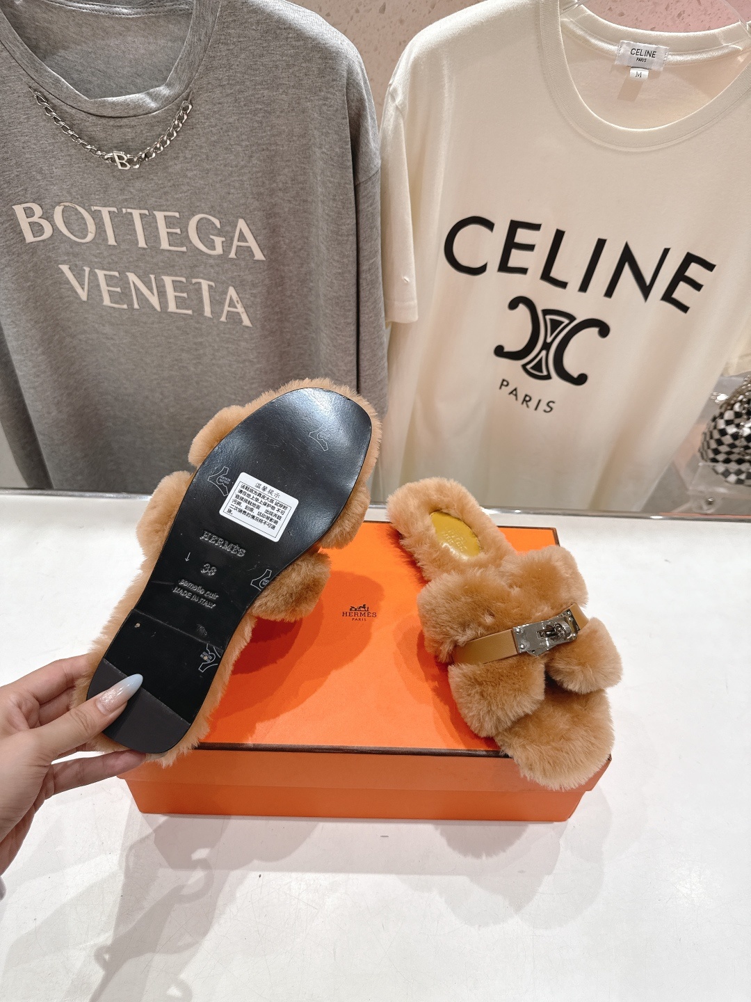 顶级出厂 Hermes*|爱马仕F021 2025ssH家新款平底毛毛拖鞋‼️羊羔毛特别柔软~上脚十分显