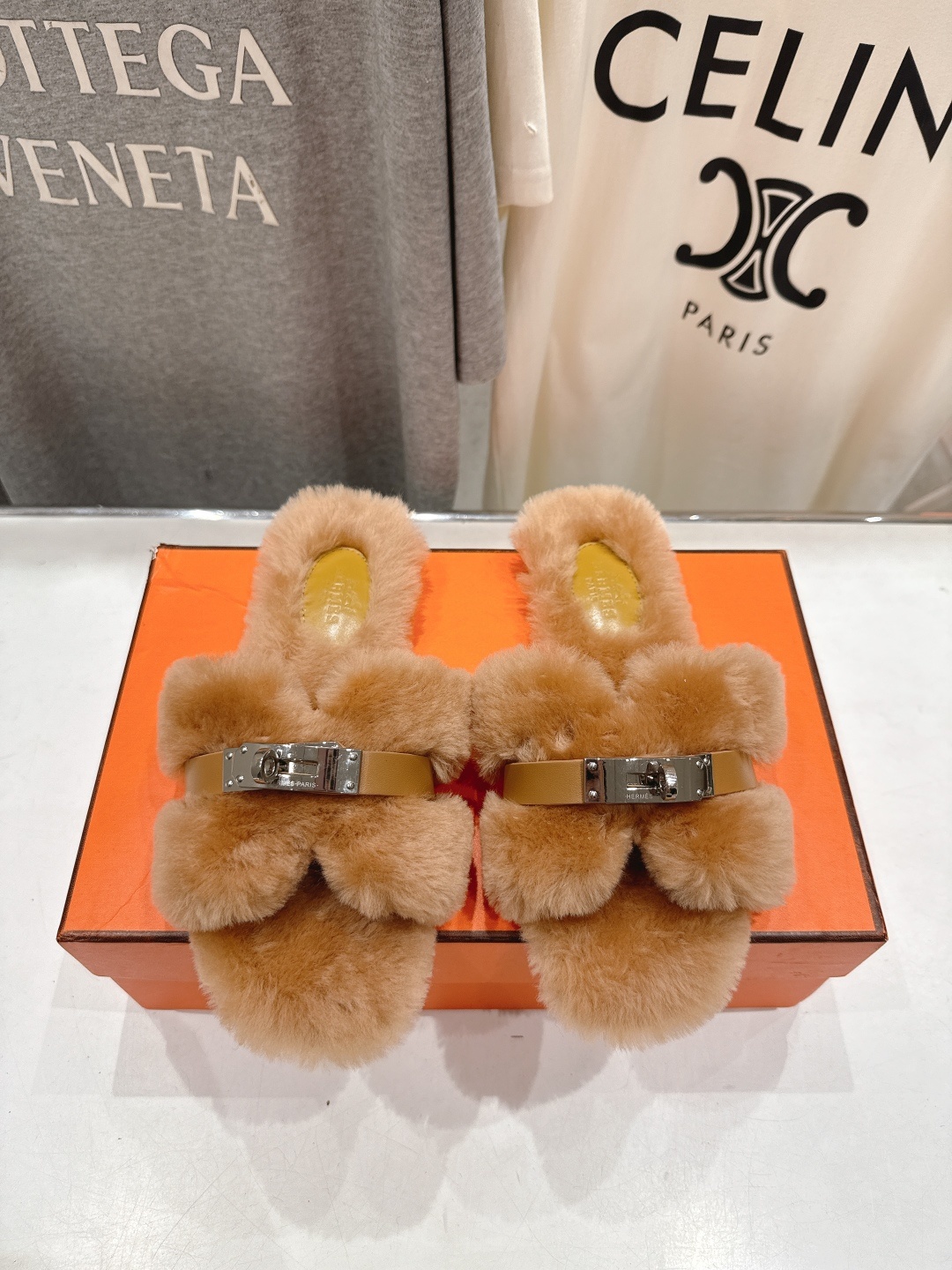顶级出厂 Hermes*|爱马仕F021 2025ssH家新款平底毛毛拖鞋‼️羊羔毛特别柔软~上脚十分显