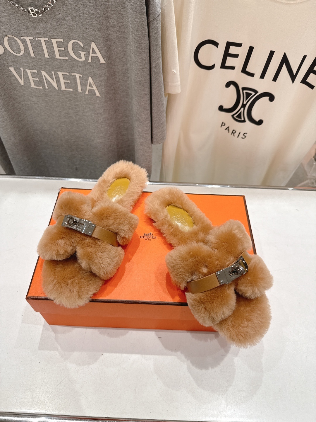 顶级出厂 Hermes*|爱马仕F021 2025ssH家新款平底毛毛拖鞋‼️羊羔毛特别柔软~上脚十分显