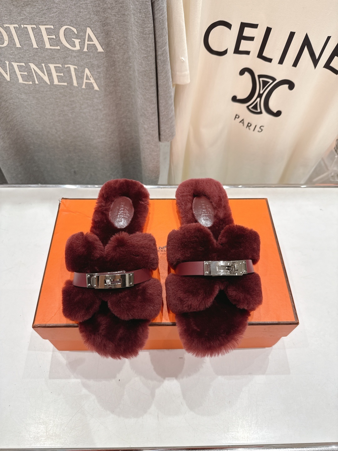 顶级出厂 Hermes*|爱马仕F021 2025ssH家新款平底毛毛拖鞋‼️羊羔毛特别柔软~上脚十分显