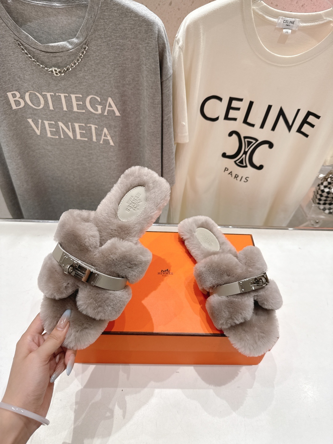顶级出厂 Hermes*|爱马仕F021 2025ssH家新款平底毛毛拖鞋‼️羊羔毛特别柔软~上脚十分显