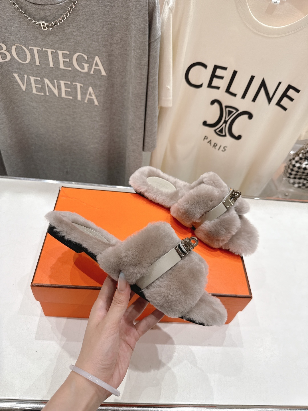 顶级出厂 Hermes*|爱马仕F021 2025ssH家新款平底毛毛拖鞋‼️羊羔毛特别柔软~上脚十分显