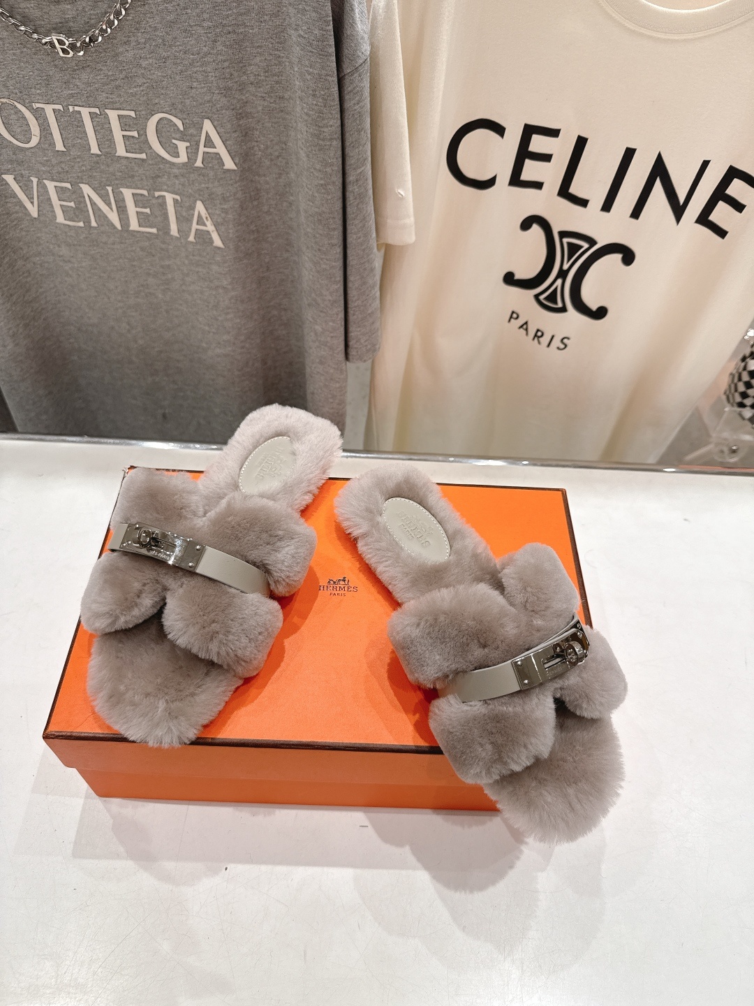 顶级出厂 Hermes*|爱马仕F021 2025ssH家新款平底毛毛拖鞋‼️羊羔毛特别柔软~上脚十分显