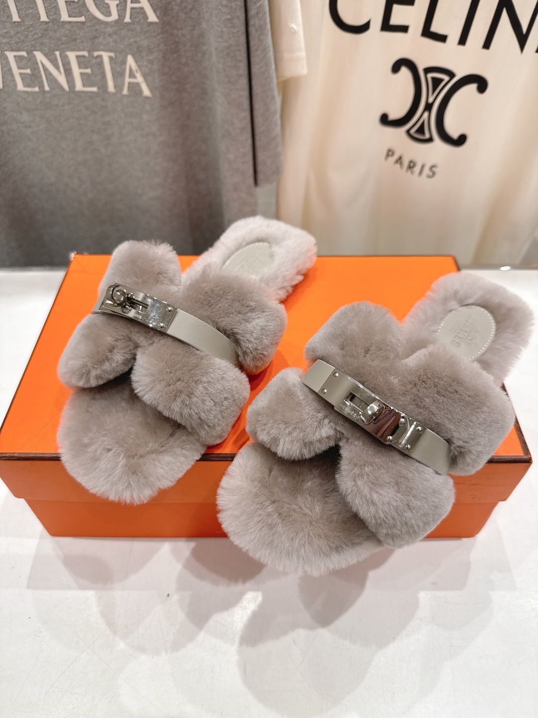 顶级出厂 Hermes*|爱马仕F021 2025ssH家新款平底毛毛拖鞋‼️羊羔毛特别柔软~上脚十分显