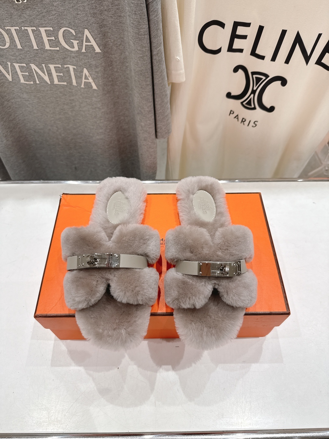 顶级出厂 Hermes*|爱马仕F021 2025ssH家新款平底毛毛拖鞋‼️羊羔毛特别柔软~上脚十分显