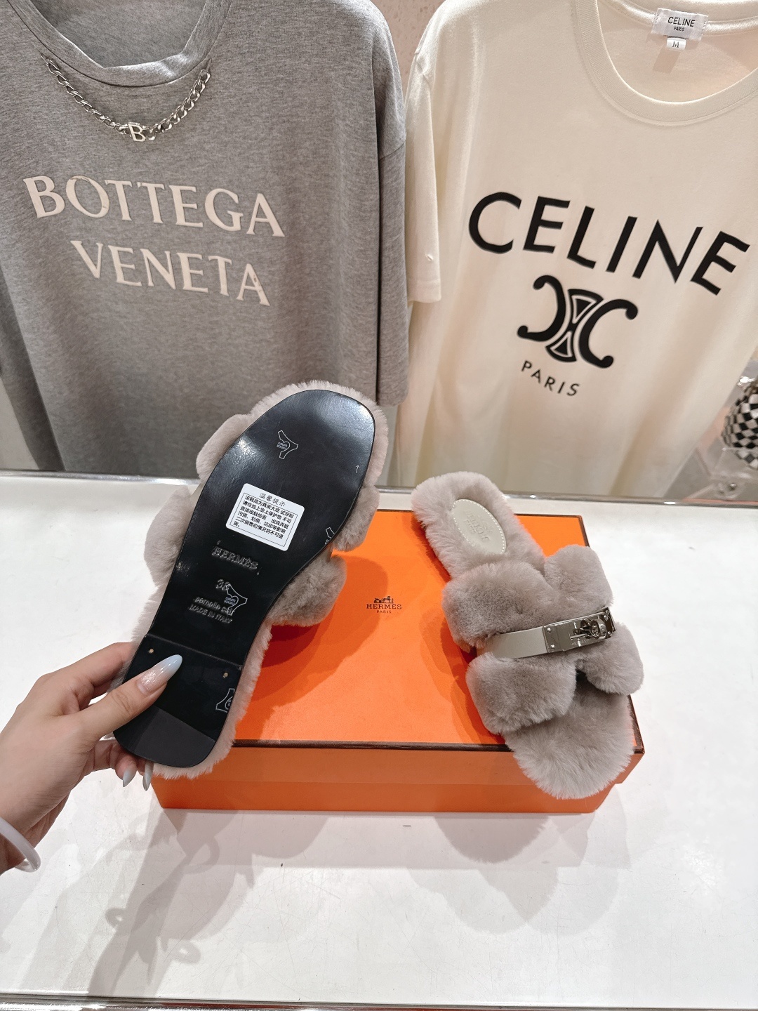 顶级出厂 Hermes*|爱马仕F021 2025ssH家新款平底毛毛拖鞋‼️羊羔毛特别柔软~上脚十分显