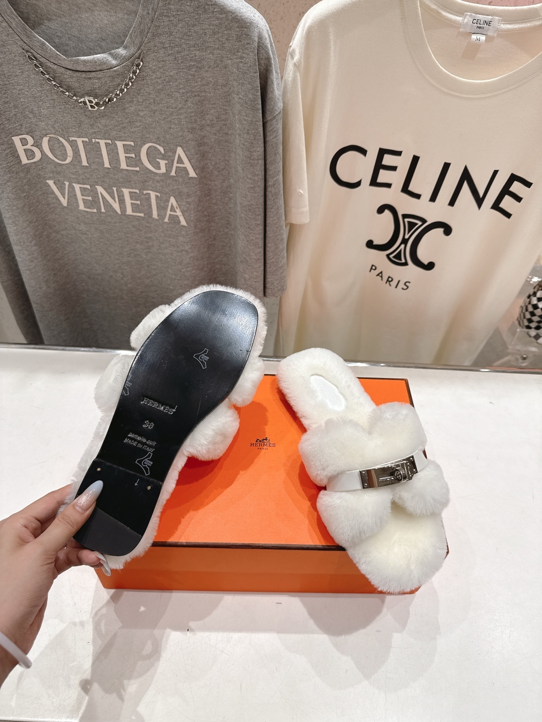 顶级出厂 Hermes*|爱马仕F021 2025ssH家新款平底毛毛拖鞋‼️羊羔毛特别柔软~上脚十分显
