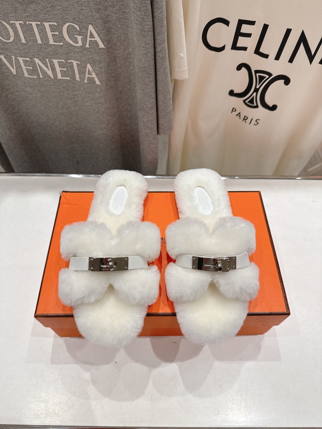 顶级出厂 Hermes*|爱马仕F021 2025ssH家新款平底毛毛拖鞋‼️羊羔毛特别柔软~上脚十分显