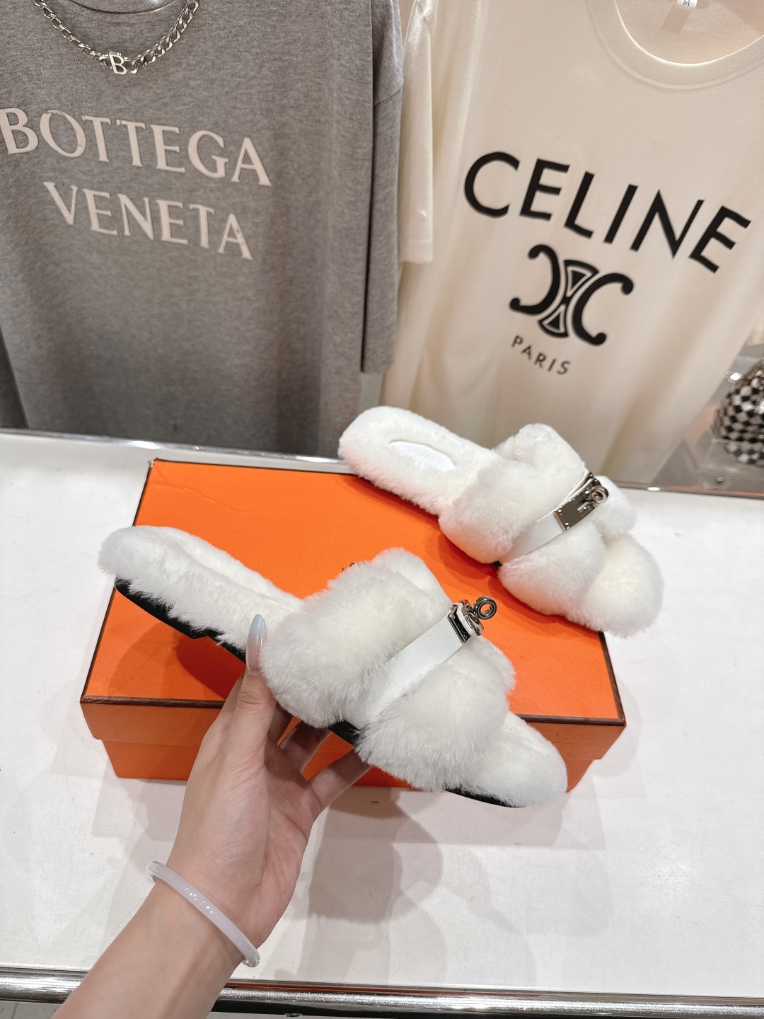 顶级出厂 Hermes*|爱马仕F021 2025ssH家新款平底毛毛拖鞋‼️羊羔毛特别柔软~上脚十分显