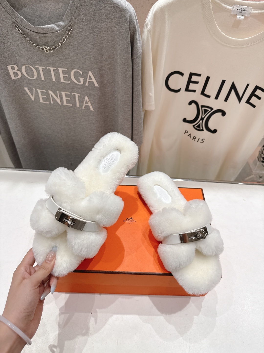 顶级出厂 Hermes*|爱马仕F021 2025ssH家新款平底毛毛拖鞋‼️羊羔毛特别柔软~上脚十分显