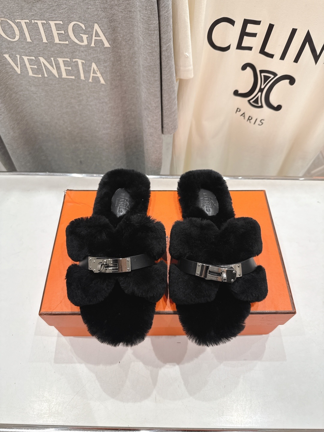 顶级出厂 Hermes*|爱马仕F021 2025ssH家新款平底毛毛拖鞋‼️羊羔毛特别柔软~上脚十分显