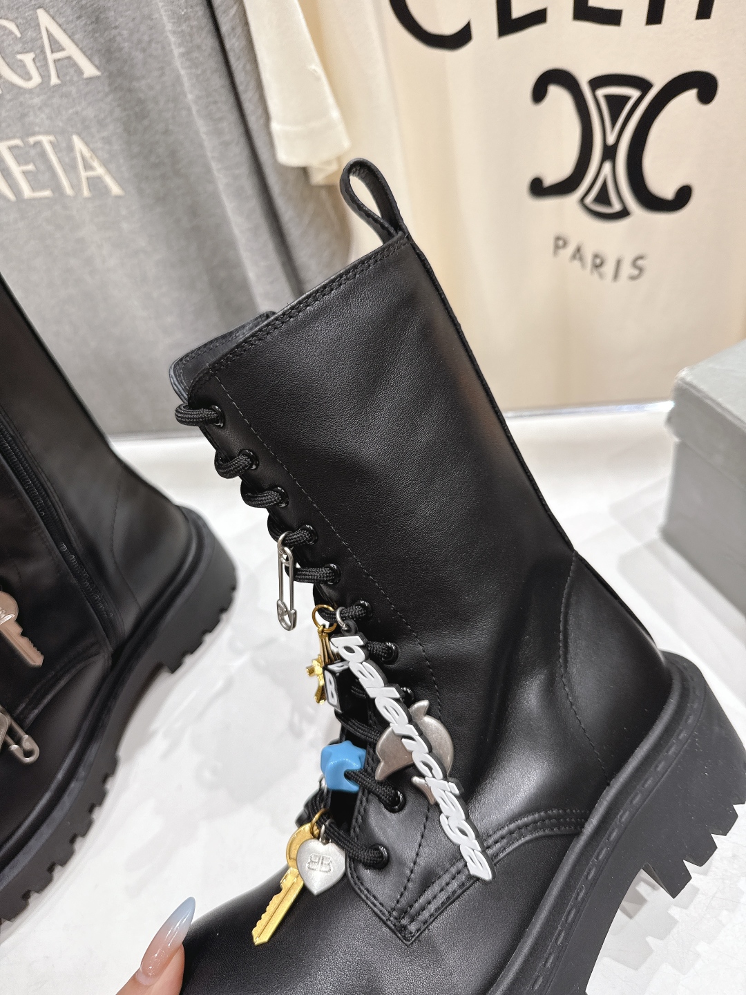 高版本出厂 BALENCIAG*巴黎世家F046 2025ss秋冬新款绑带中筒机车靴马丁靴采用原版同步柔