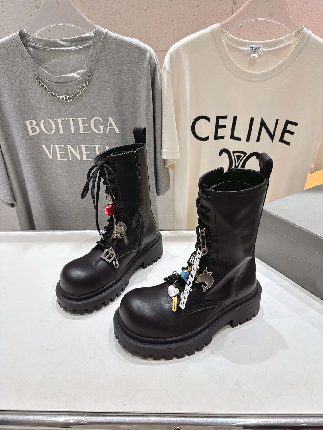 高版本出厂 BALENCIAG*巴黎世家F046 2025ss秋冬新款绑带中筒机车靴马丁靴采用原版同步柔