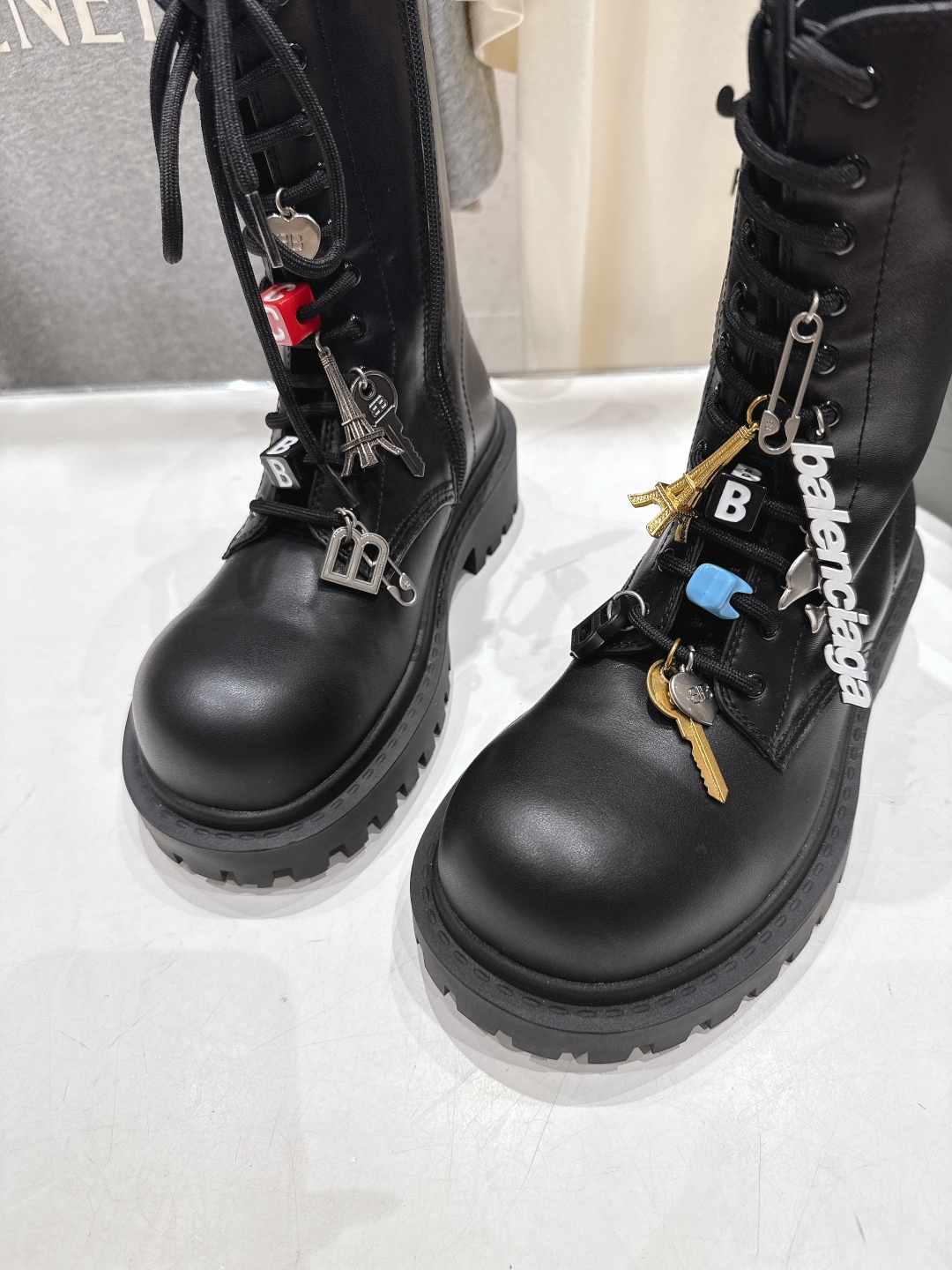 高版本出厂 BALENCIAG*巴黎世家F046 2025ss秋冬新款绑带中筒机车靴马丁靴采用原版同步柔