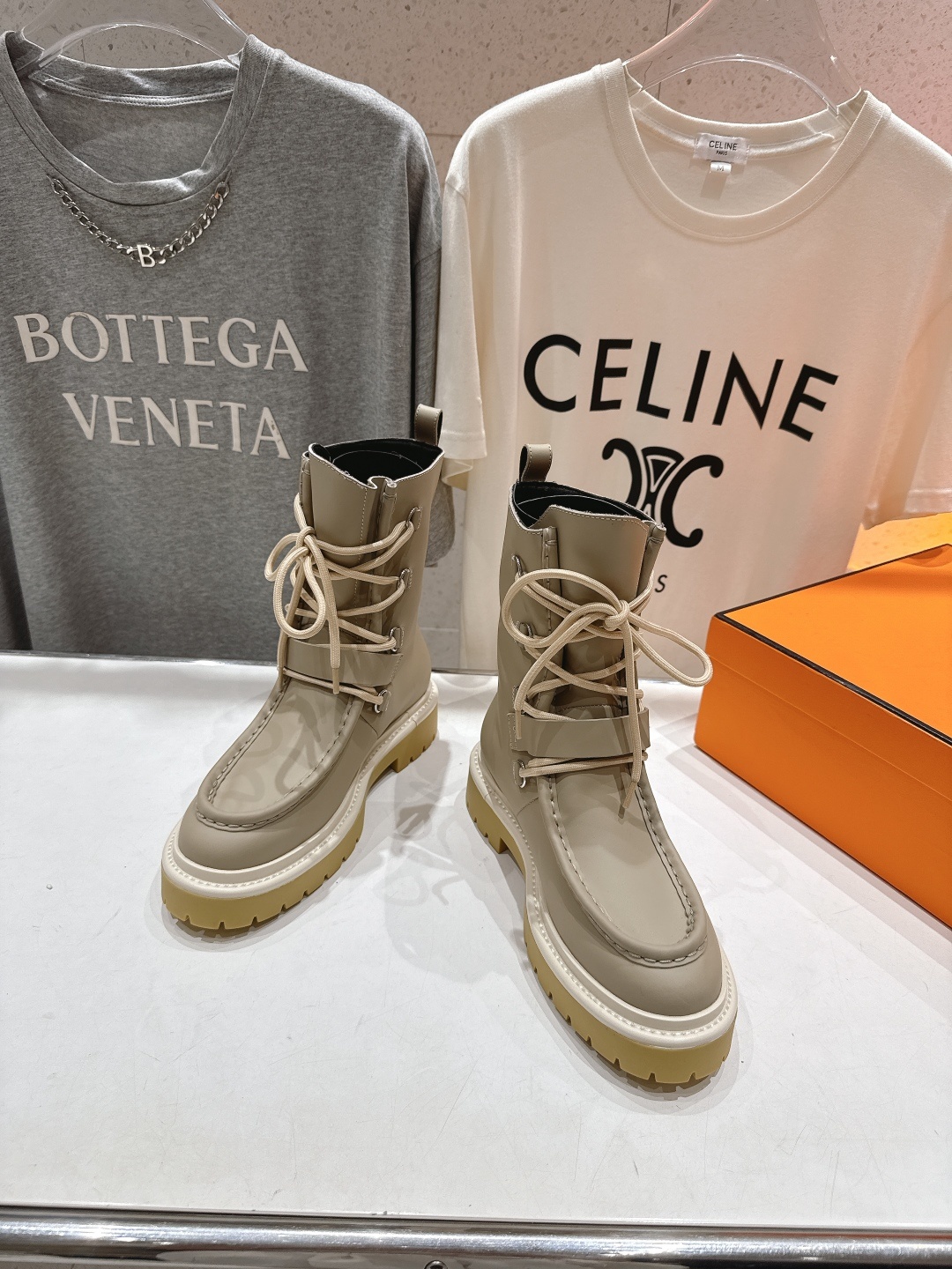 高版本出厂 Hermes/爱马仕H家F048 25ss秋冬新款绑带厚底中靴马丁靴经典运动风格设计,经典耐