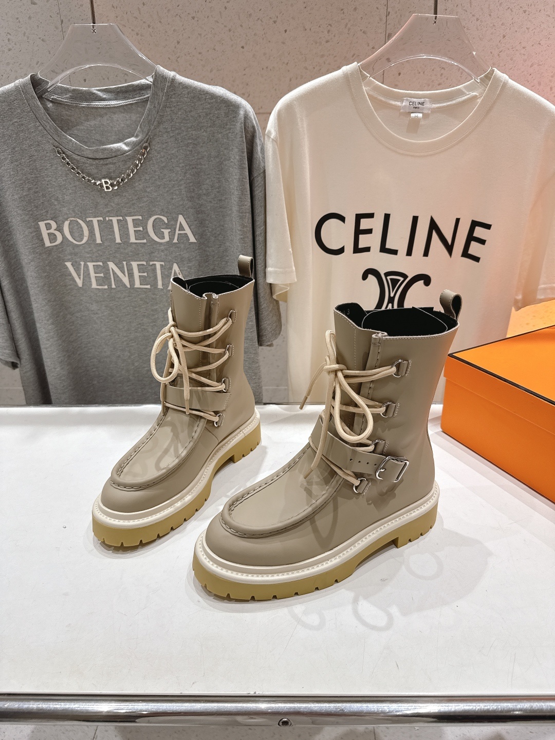 高版本出厂 Hermes/爱马仕H家F048 25ss秋冬新款绑带厚底中靴马丁靴经典运动风格设计,经典耐