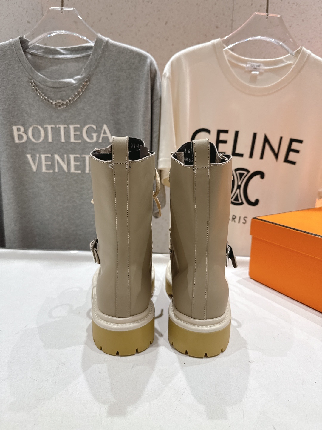 高版本出厂 Hermes/爱马仕H家F048 25ss秋冬新款绑带厚底中靴马丁靴经典运动风格设计,经典耐
