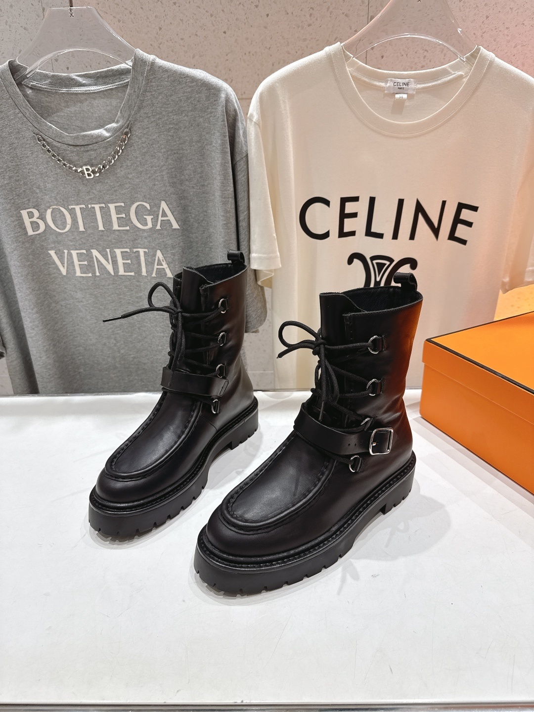 高版本出厂 Hermes/爱马仕H家F048 25ss秋冬新款绑带厚底中靴马丁靴经典运动风格设计,经典耐