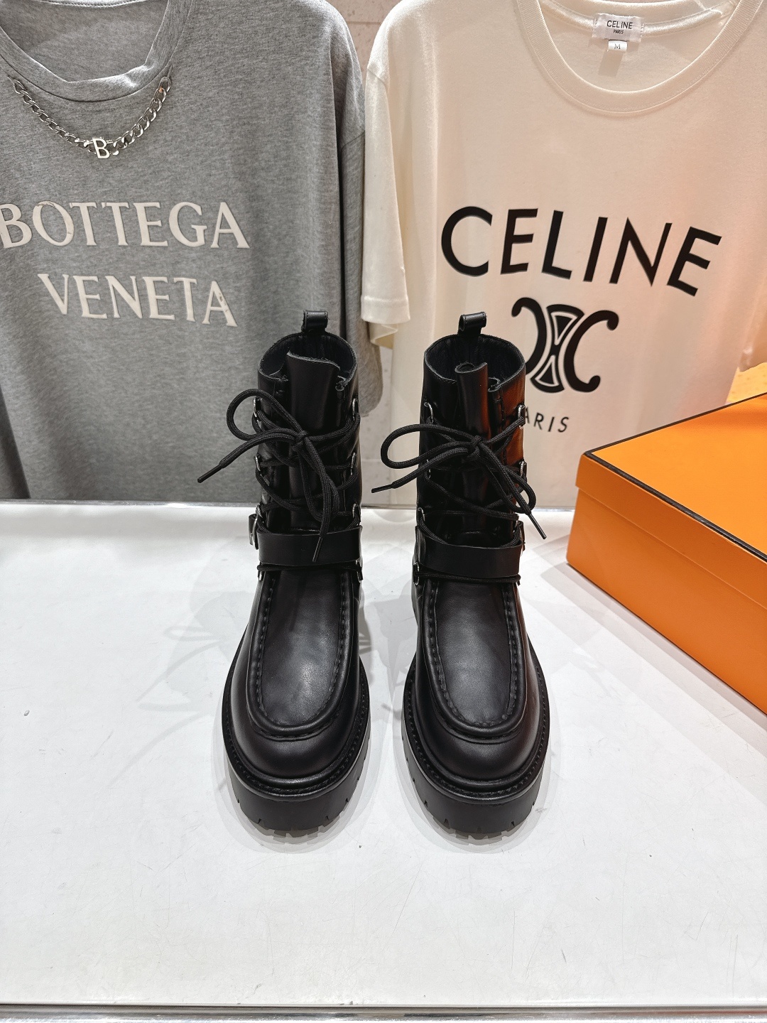 高版本出厂 Hermes/爱马仕H家F048 25ss秋冬新款绑带厚底中靴马丁靴经典运动风格设计,经典耐
