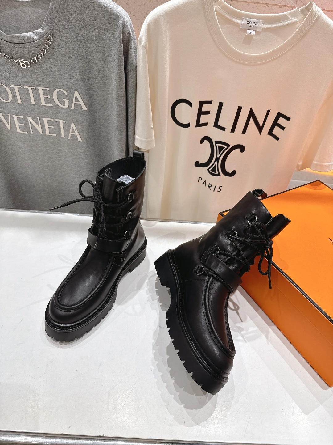 高版本出厂 Hermes/爱马仕H家F048 25ss秋冬新款绑带厚底中靴马丁靴经典运动风格设计,经典耐