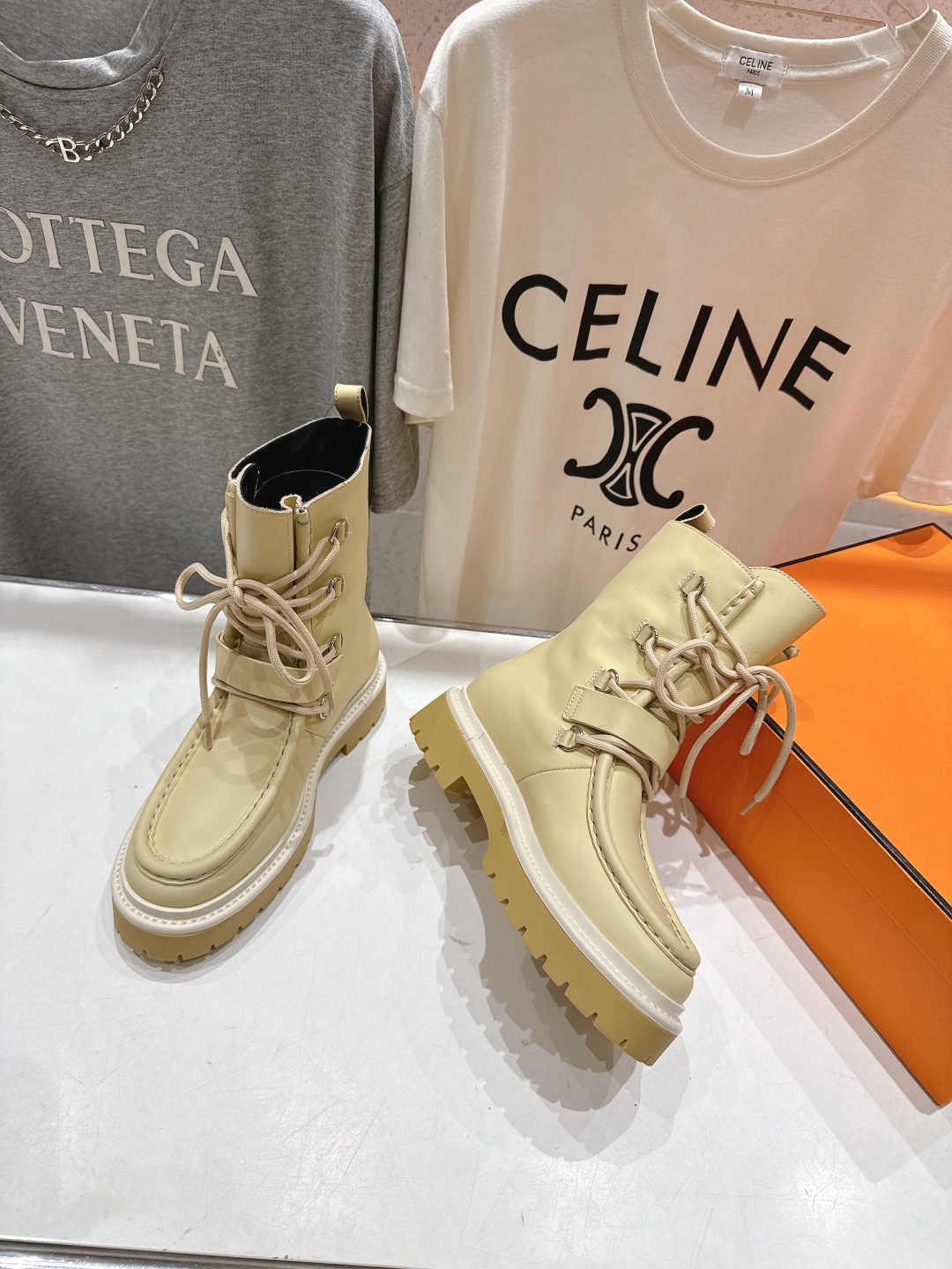 高版本出厂 Hermes/爱马仕H家F048 25ss秋冬新款绑带厚底中靴马丁靴经典运动风格设计,经典耐