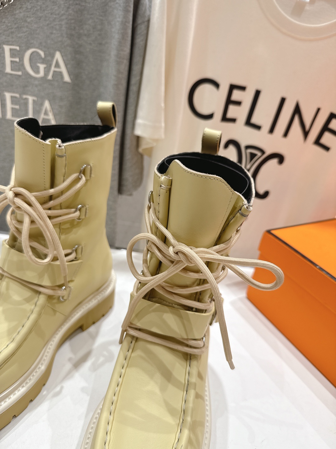 高版本出厂 Hermes/爱马仕H家F048 25ss秋冬新款绑带厚底中靴马丁靴经典运动风格设计,经典耐