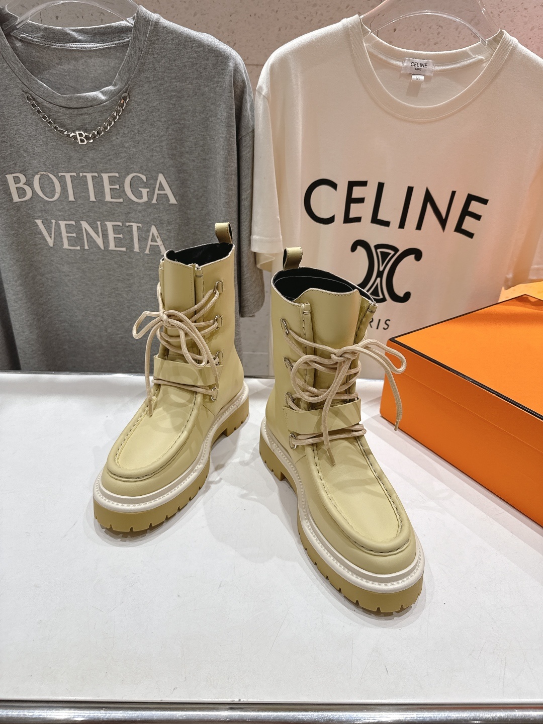 高版本出厂 Hermes/爱马仕H家F048 25ss秋冬新款绑带厚底中靴马丁靴经典运动风格设计,经典耐