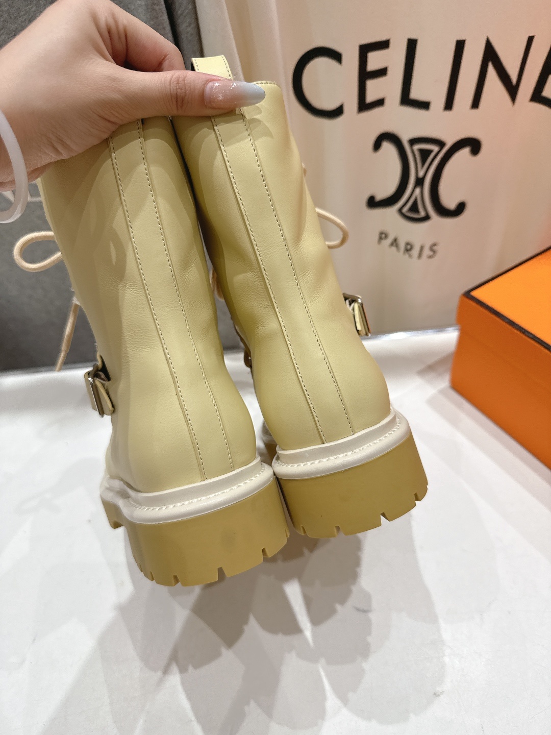 高版本出厂 Hermes/爱马仕H家F048 25ss秋冬新款绑带厚底中靴马丁靴经典运动风格设计,经典耐