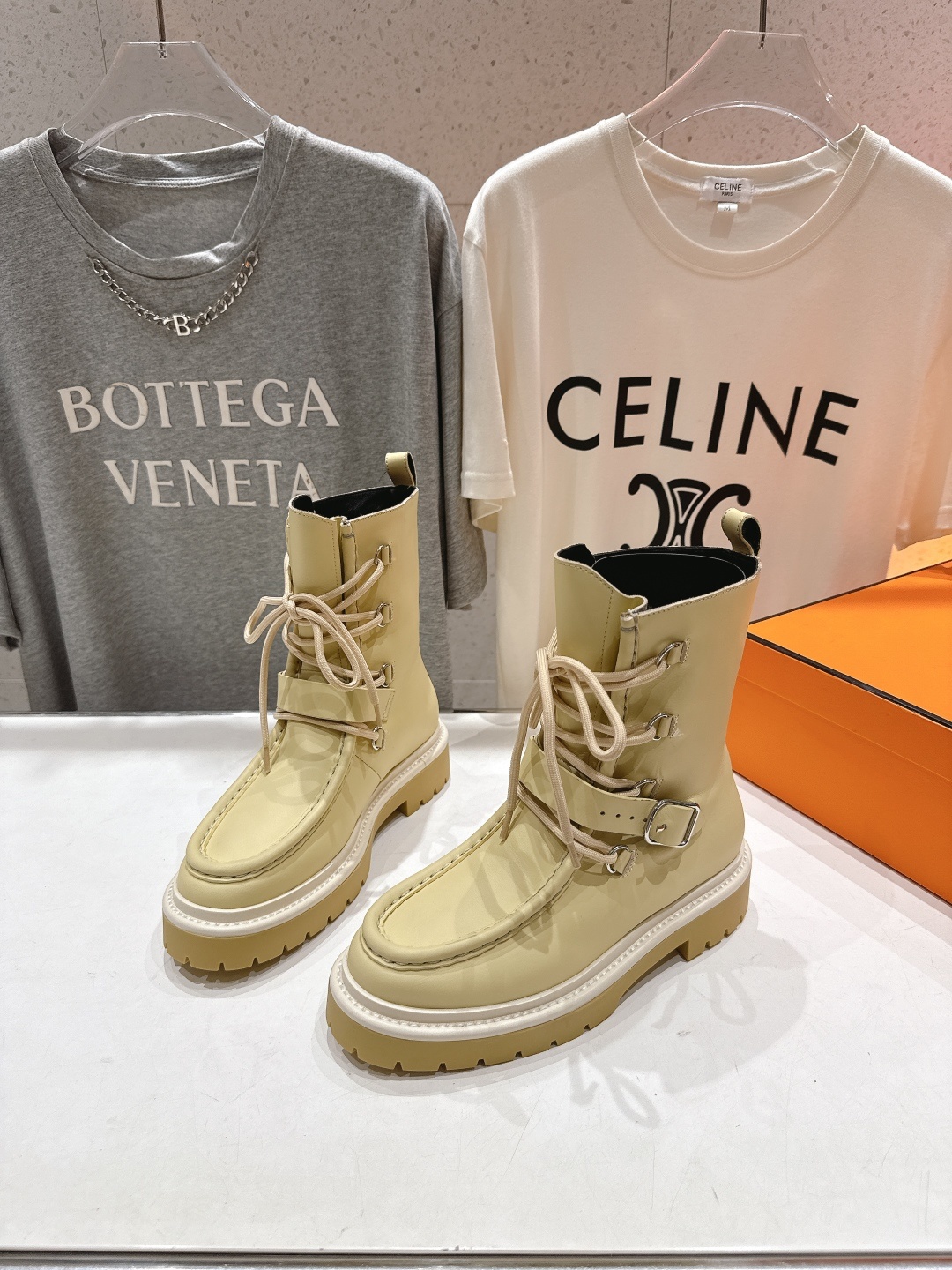高版本出厂 Hermes/爱马仕H家F048 25ss秋冬新款绑带厚底中靴马丁靴经典运动风格设计,经典耐