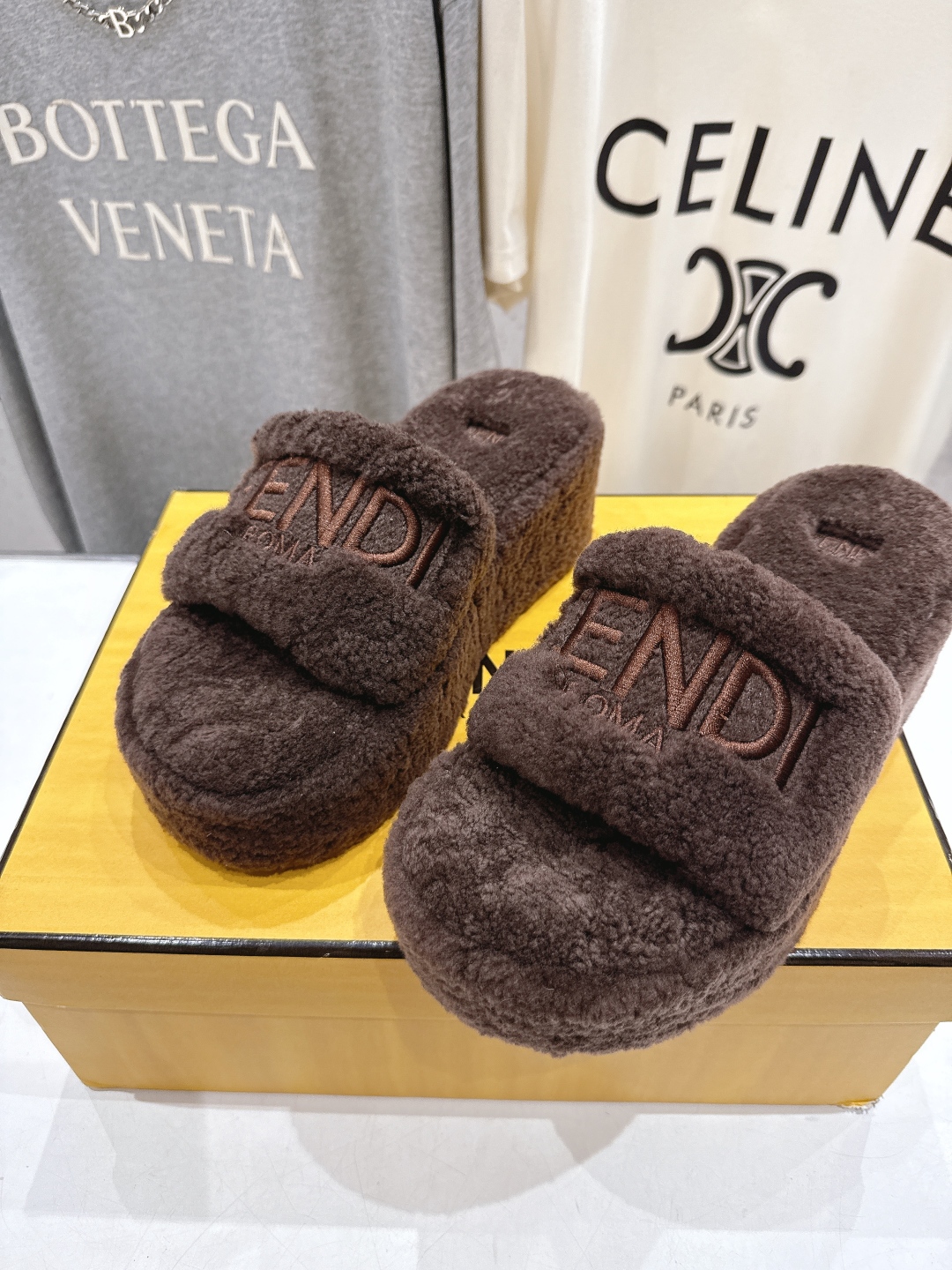 高版本出厂 Fendi/芬迪F013 2025ss秋冬新款居家坡跟毛拖，真是好看好萌哒原版复刻精致电绣l
