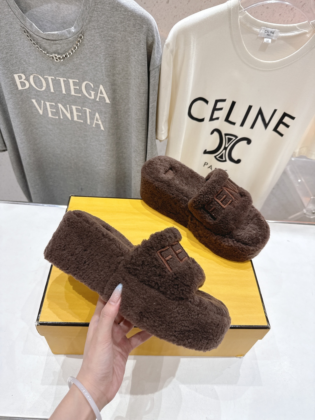 高版本出厂 Fendi/芬迪F013 2025ss秋冬新款居家坡跟毛拖，真是好看好萌哒原版复刻精致电绣l