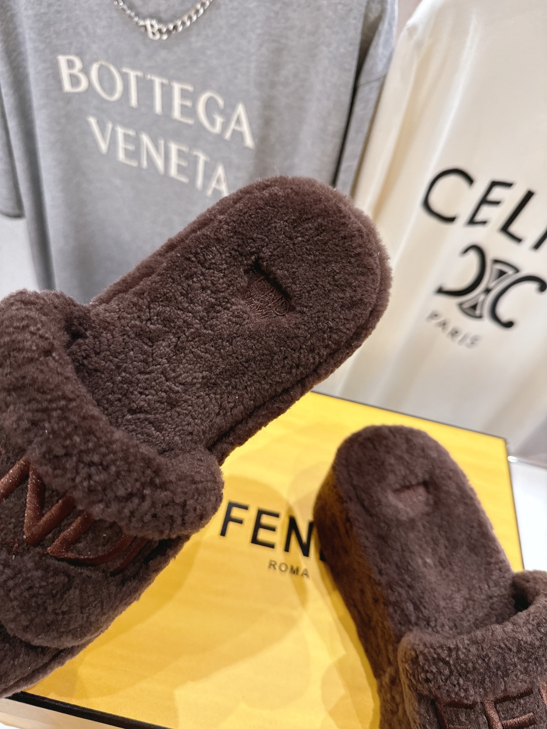 高版本出厂 Fendi/芬迪F013 2025ss秋冬新款居家坡跟毛拖，真是好看好萌哒原版复刻精致电绣l