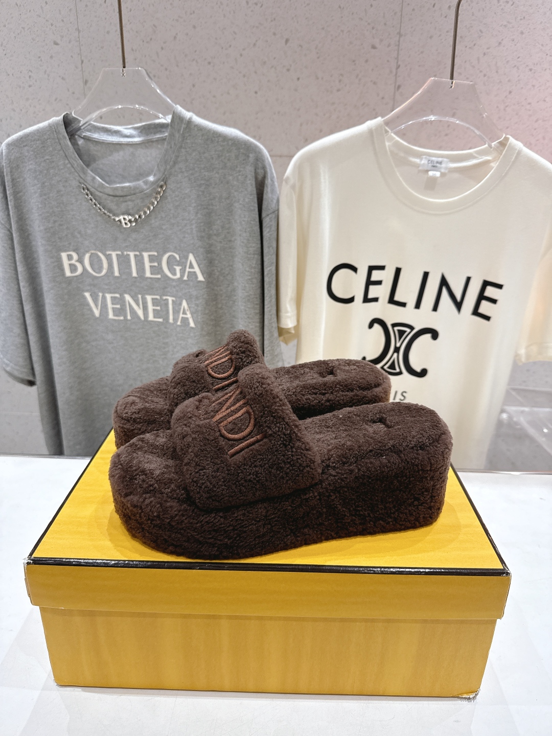 高版本出厂 Fendi/芬迪F013 2025ss秋冬新款居家坡跟毛拖，真是好看好萌哒原版复刻精致电绣l