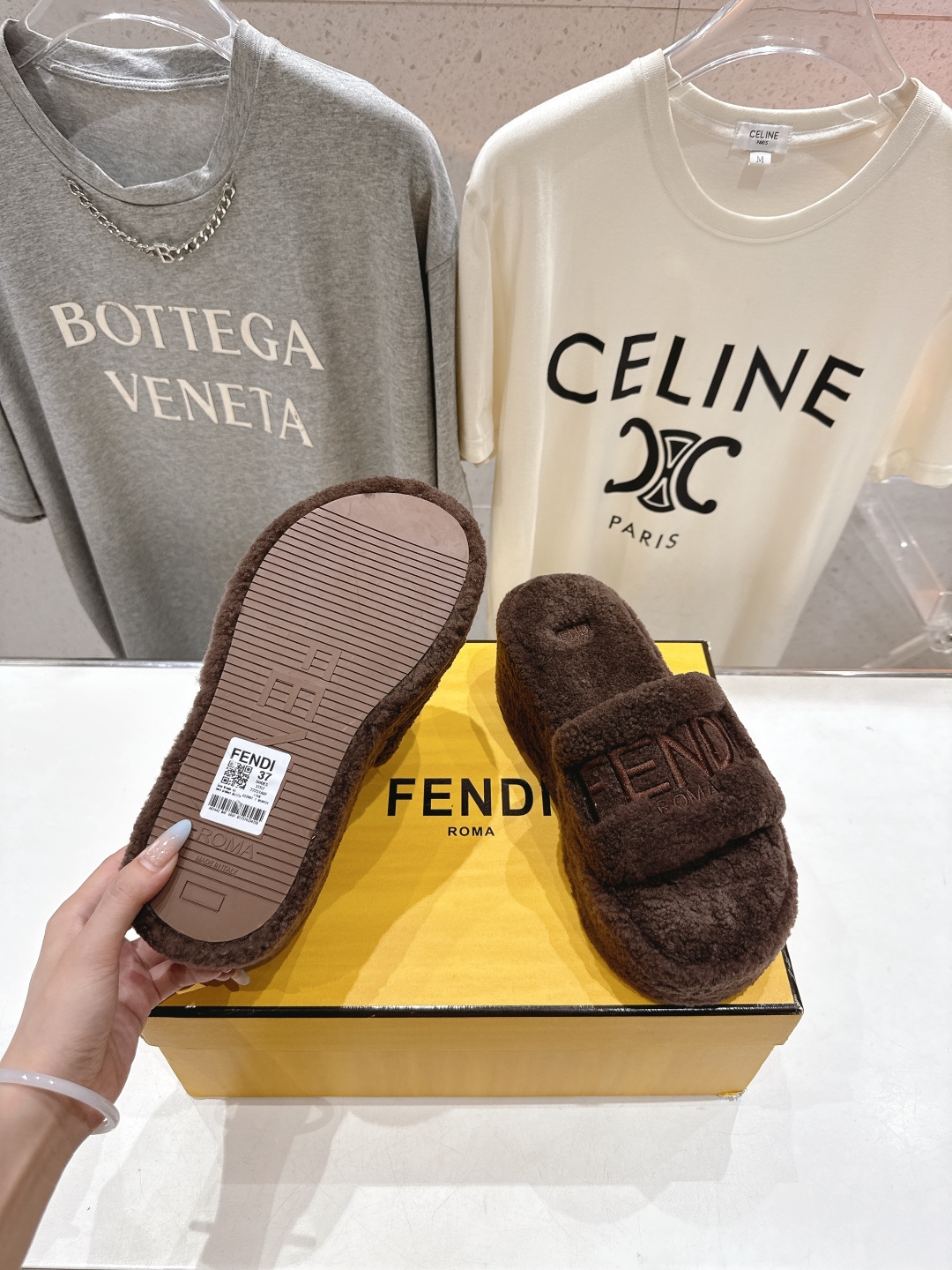 高版本出厂 Fendi/芬迪F013 2025ss秋冬新款居家坡跟毛拖，真是好看好萌哒原版复刻精致电绣l