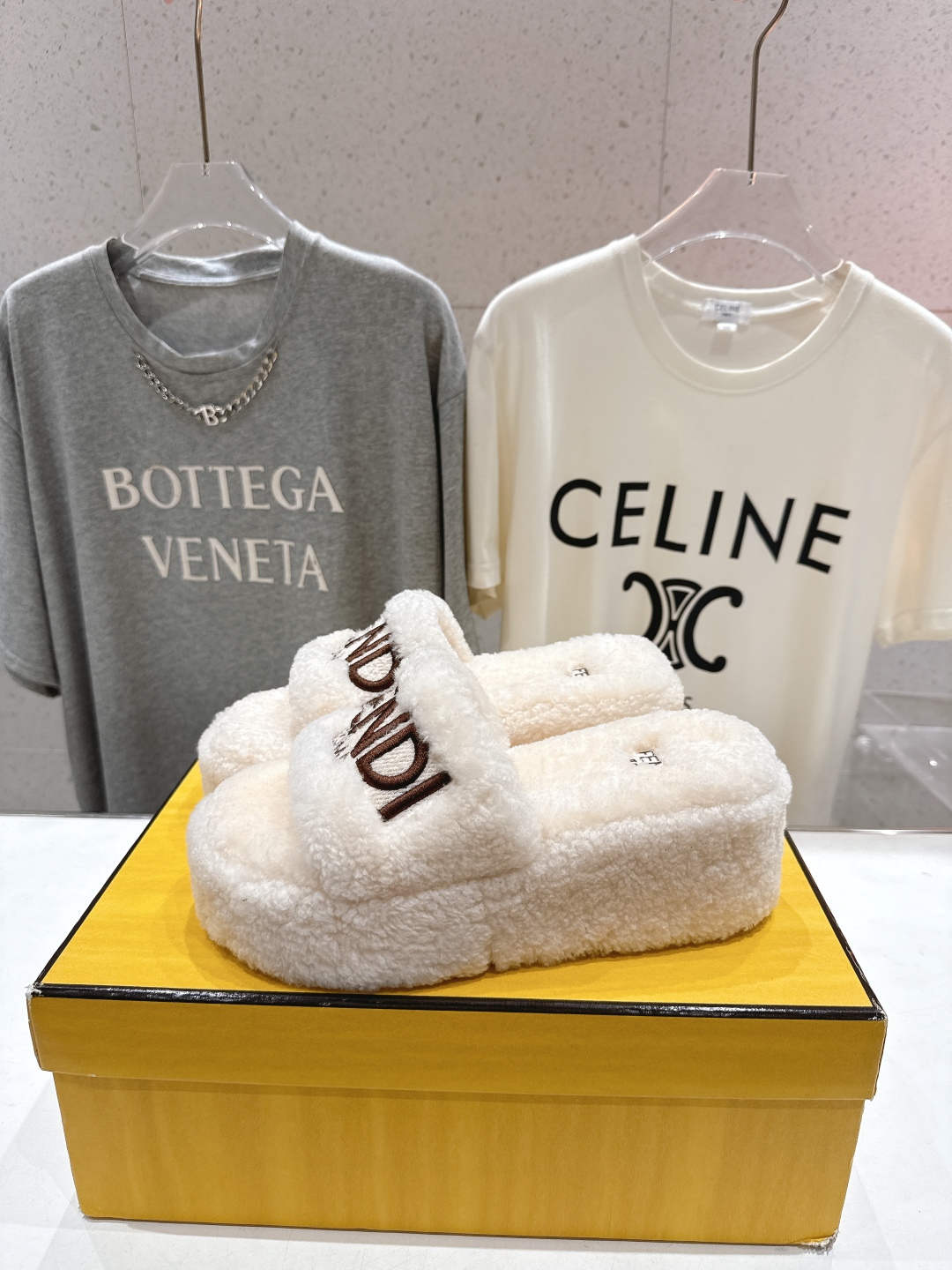 高版本出厂 Fendi/芬迪F013 2025ss秋冬新款居家坡跟毛拖，真是好看好萌哒原版复刻精致电绣l