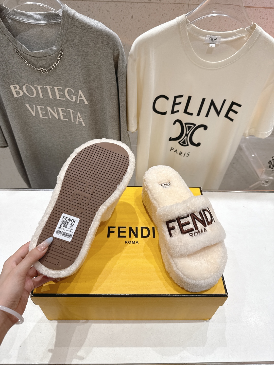 高版本出厂 Fendi/芬迪F013 2025ss秋冬新款居家坡跟毛拖，真是好看好萌哒原版复刻精致电绣l