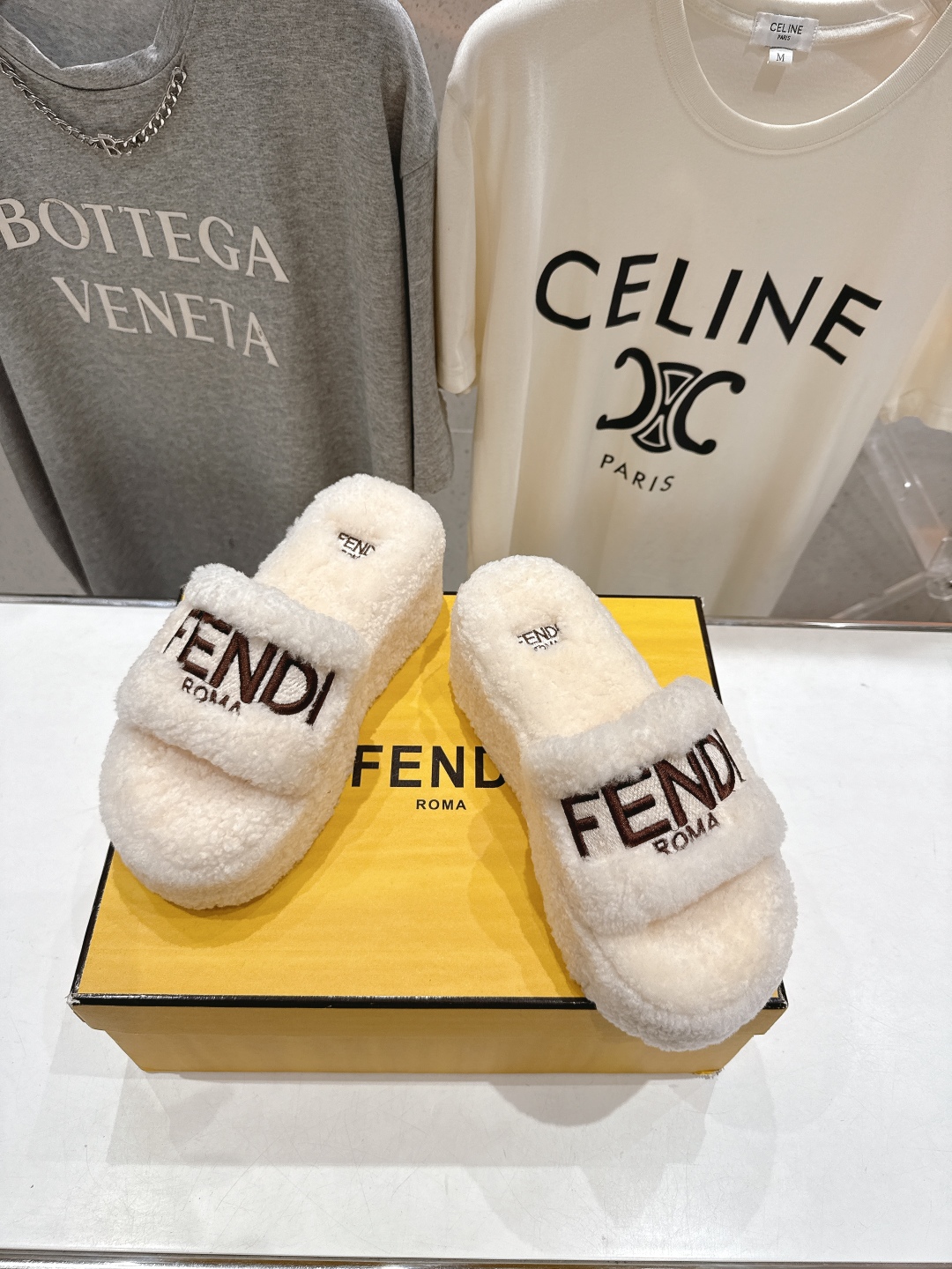 高版本出厂 Fendi/芬迪F013 2025ss秋冬新款居家坡跟毛拖，真是好看好萌哒原版复刻精致电绣l