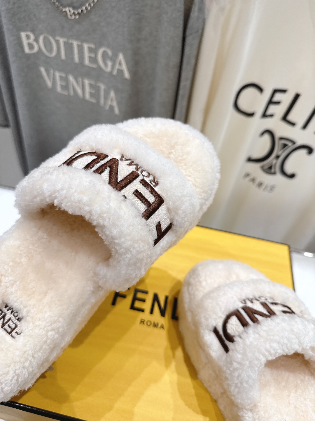 高版本出厂 Fendi/芬迪F013 2025ss秋冬新款居家坡跟毛拖，真是好看好萌哒原版复刻精致电绣l