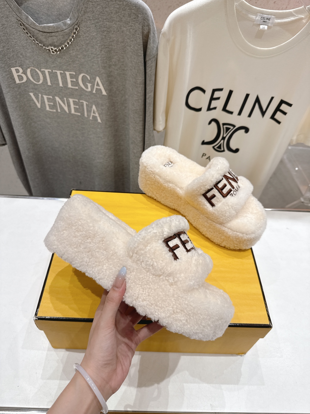高版本出厂 Fendi/芬迪F013 2025ss秋冬新款居家坡跟毛拖，真是好看好萌哒原版复刻精致电绣l
