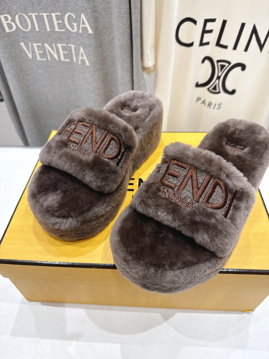 高版本出厂 Fendi/芬迪F013 2025ss秋冬新款居家坡跟毛拖，真是好看好萌哒原版复刻精致电绣l