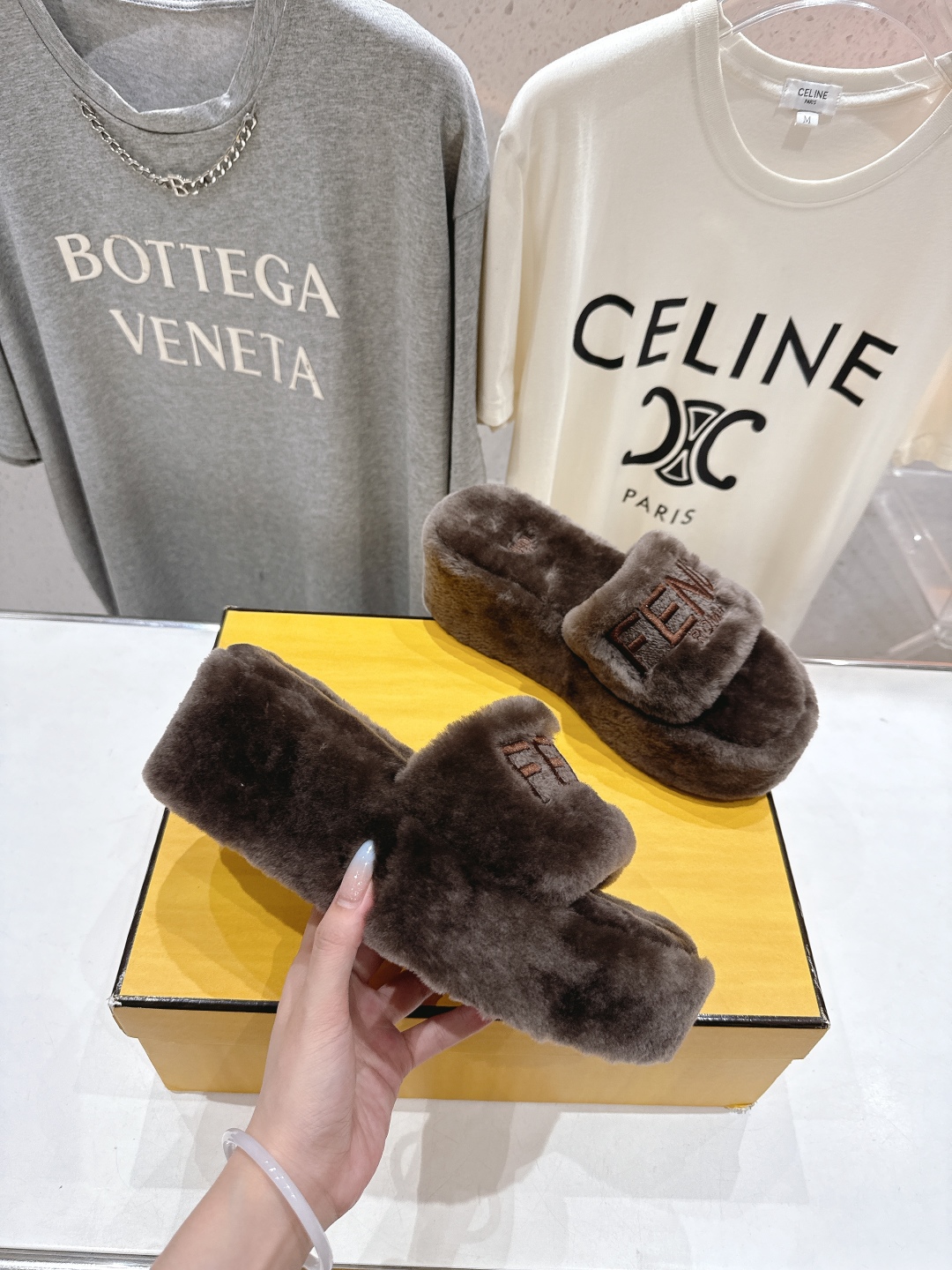 高版本出厂 Fendi/芬迪F013 2025ss秋冬新款居家坡跟毛拖，真是好看好萌哒原版复刻精致电绣l