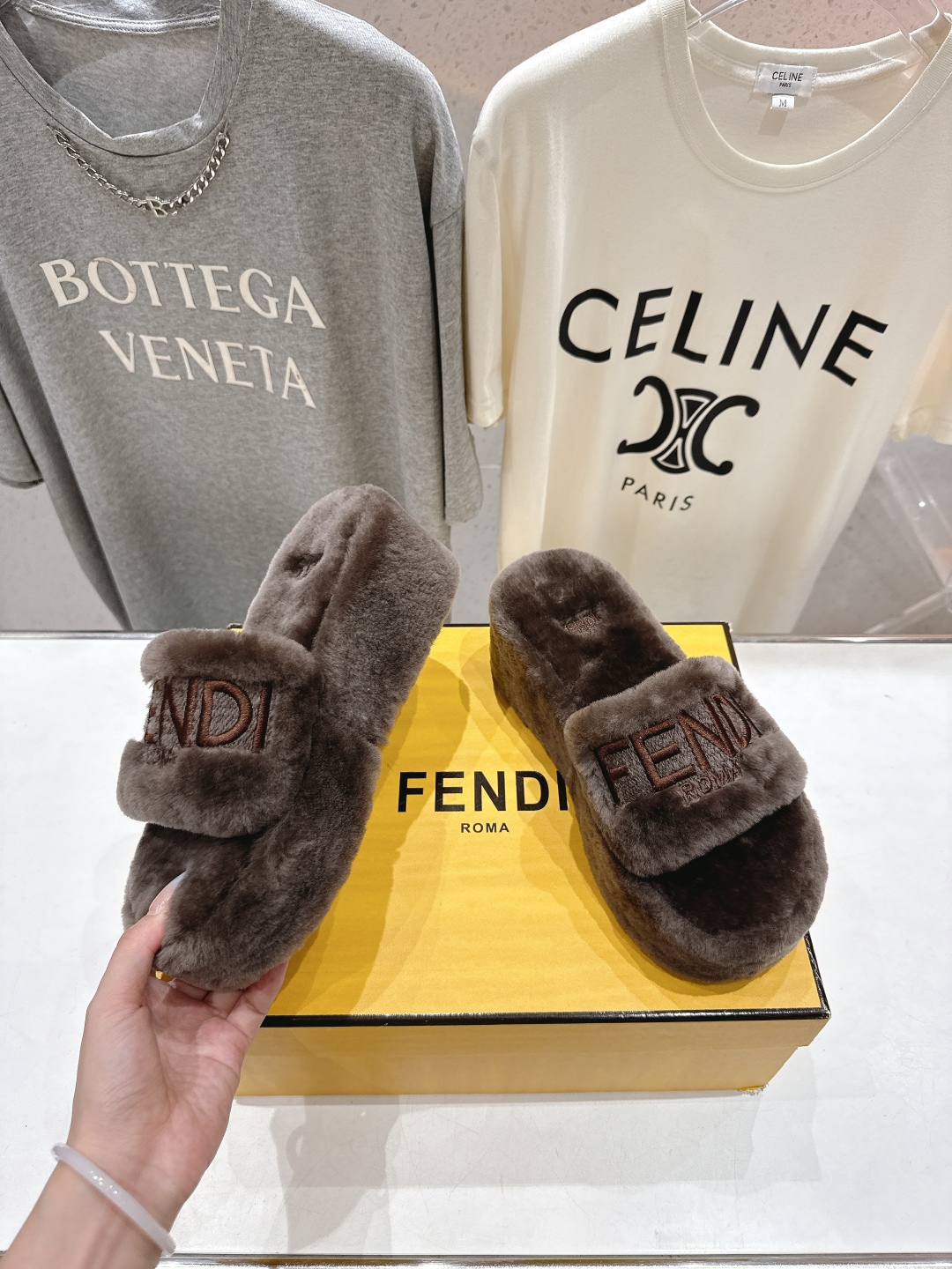 高版本出厂 Fendi/芬迪F013 2025ss秋冬新款居家坡跟毛拖，真是好看好萌哒原版复刻精致电绣l